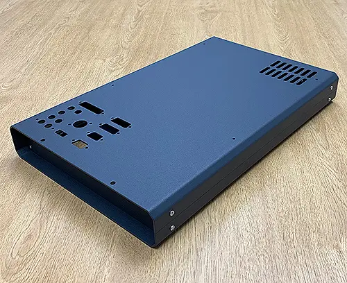 Großes, maßgeschneidertes Unicase gehäuse.