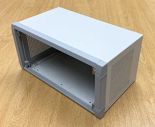 Sondergröße Unimet gehäuse mit Belüftung.